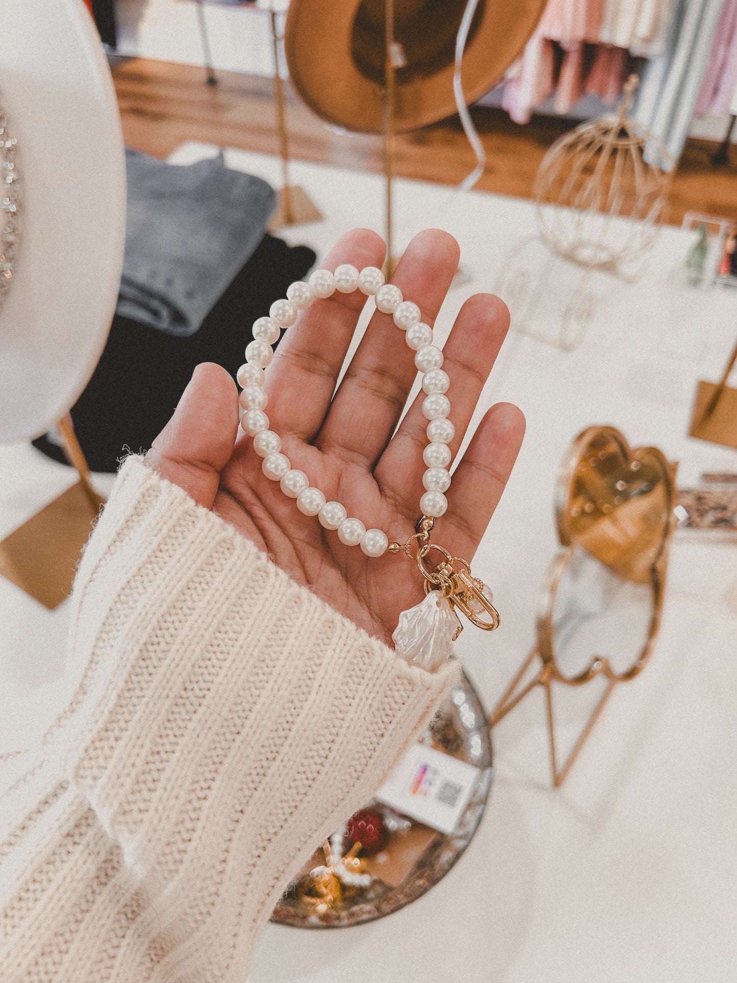 The Pearl Shell Keychain