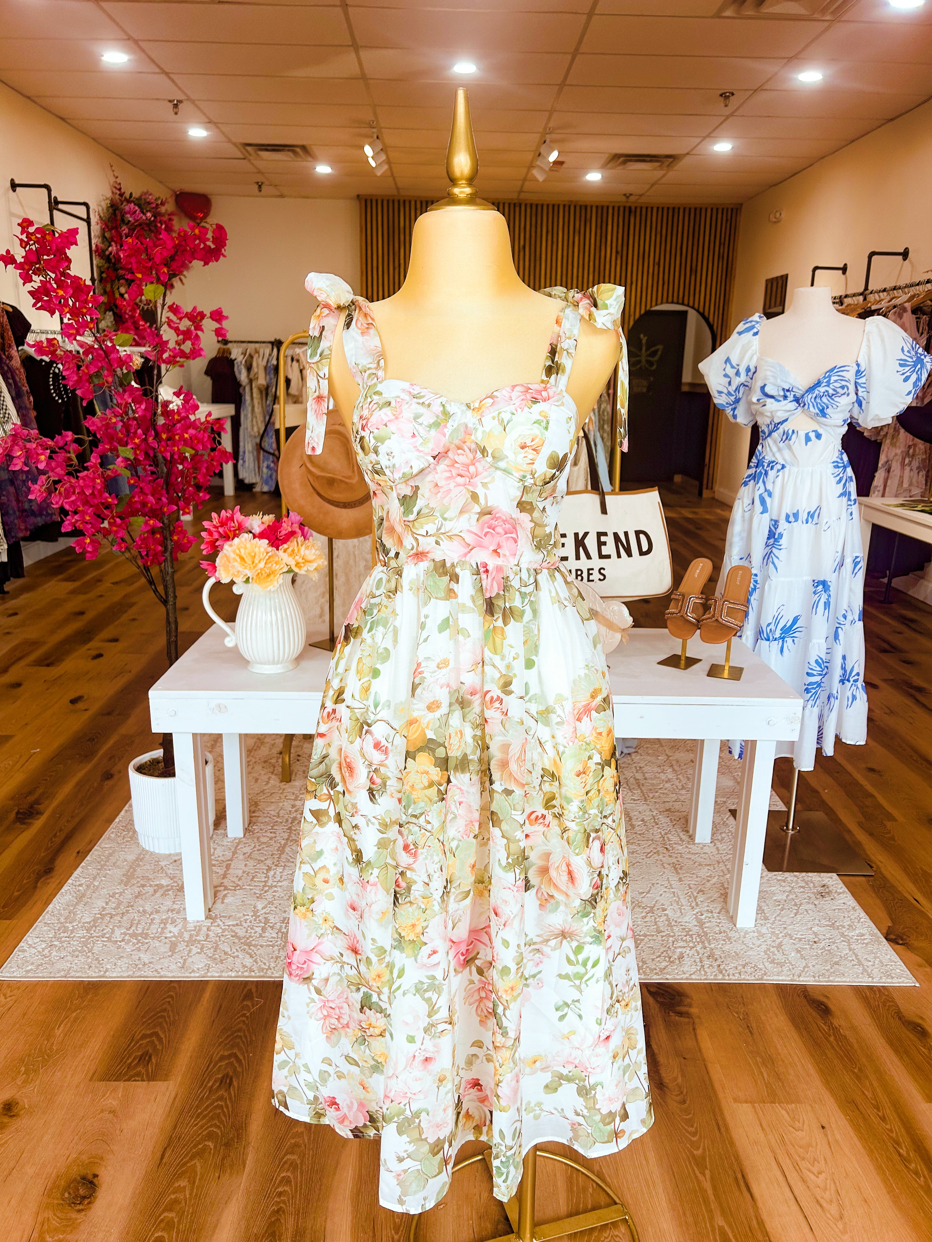 White Ivory Flower Dress VANESSA'S BOUTIQUES White Ivory Flower Dress VANESSA'S BOUTIQUES