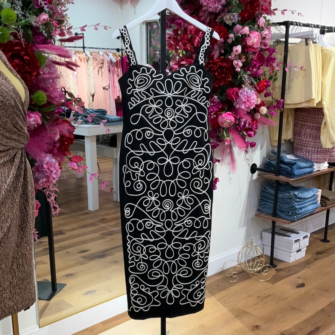 Black and White Embroidered Dress – VANESSA'S BOUTIQUES