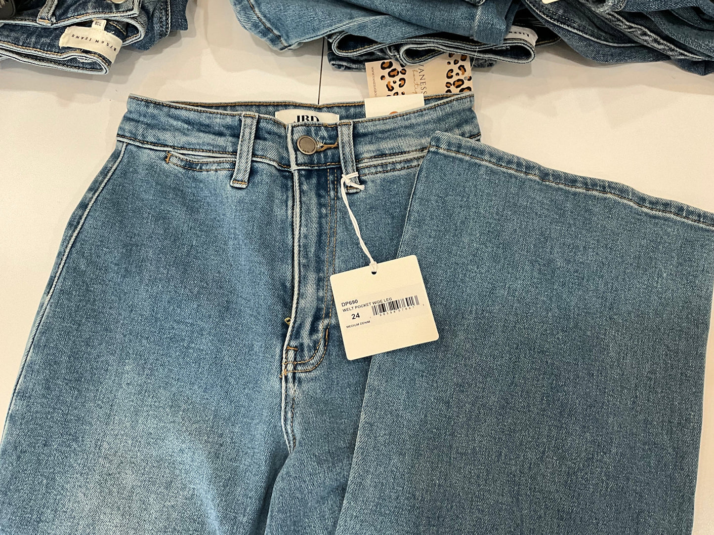 Wide Leg Jeans With Welt Pockets